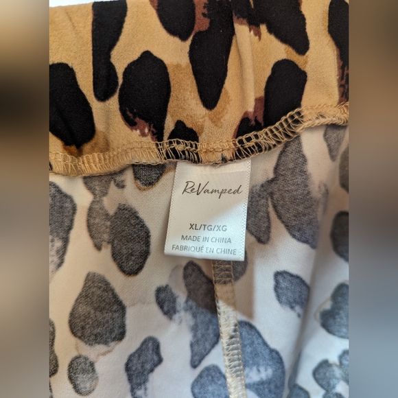 Stretch Leopard Shorts - Picture 2 of 5